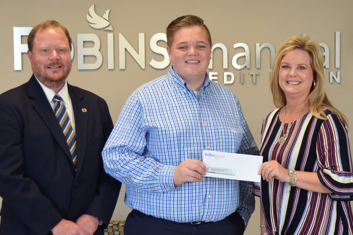 Robins Financial Credit Union awards scholarship to Georgia Military College student