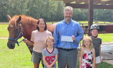 Robins Financial Credit Union Donates $1,000 to Oconee Therapeutic Riding