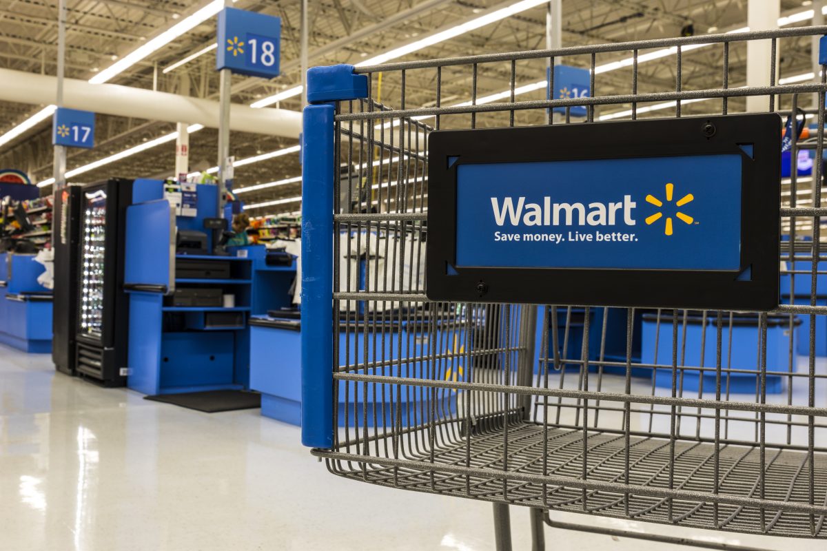 Walmart’s slip hurts S&P, Dow