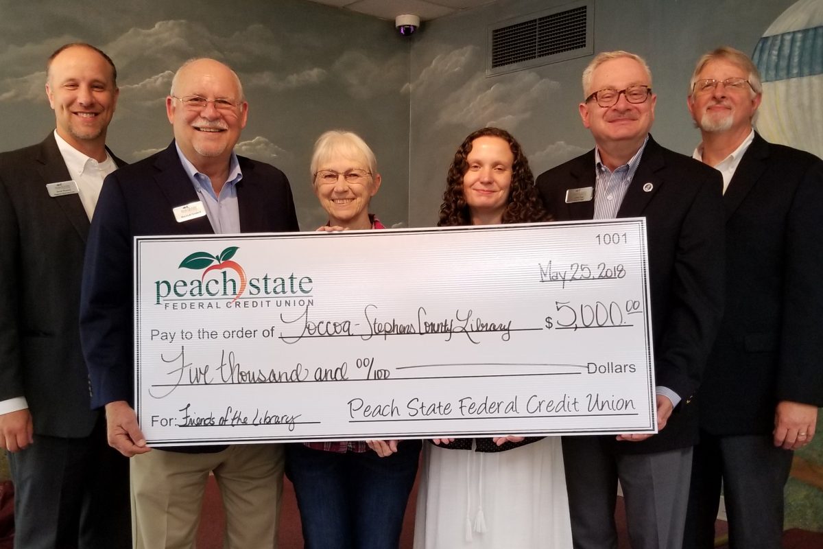 Peach State Federal Credit Union donates $5K to Northeast Georgia library