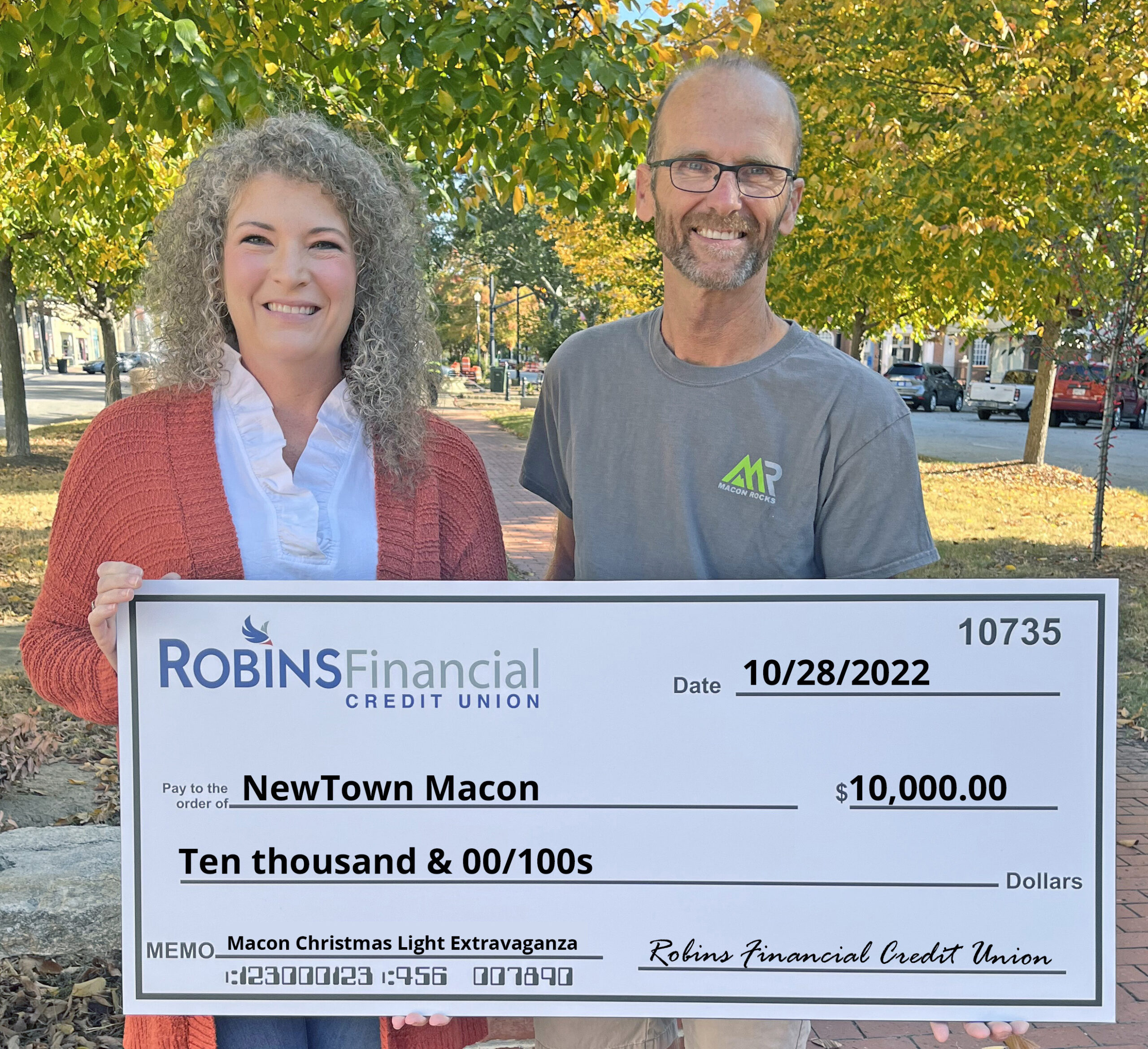 Robins Financial Credit Union Supports Macon Christmas Light Extravaganza