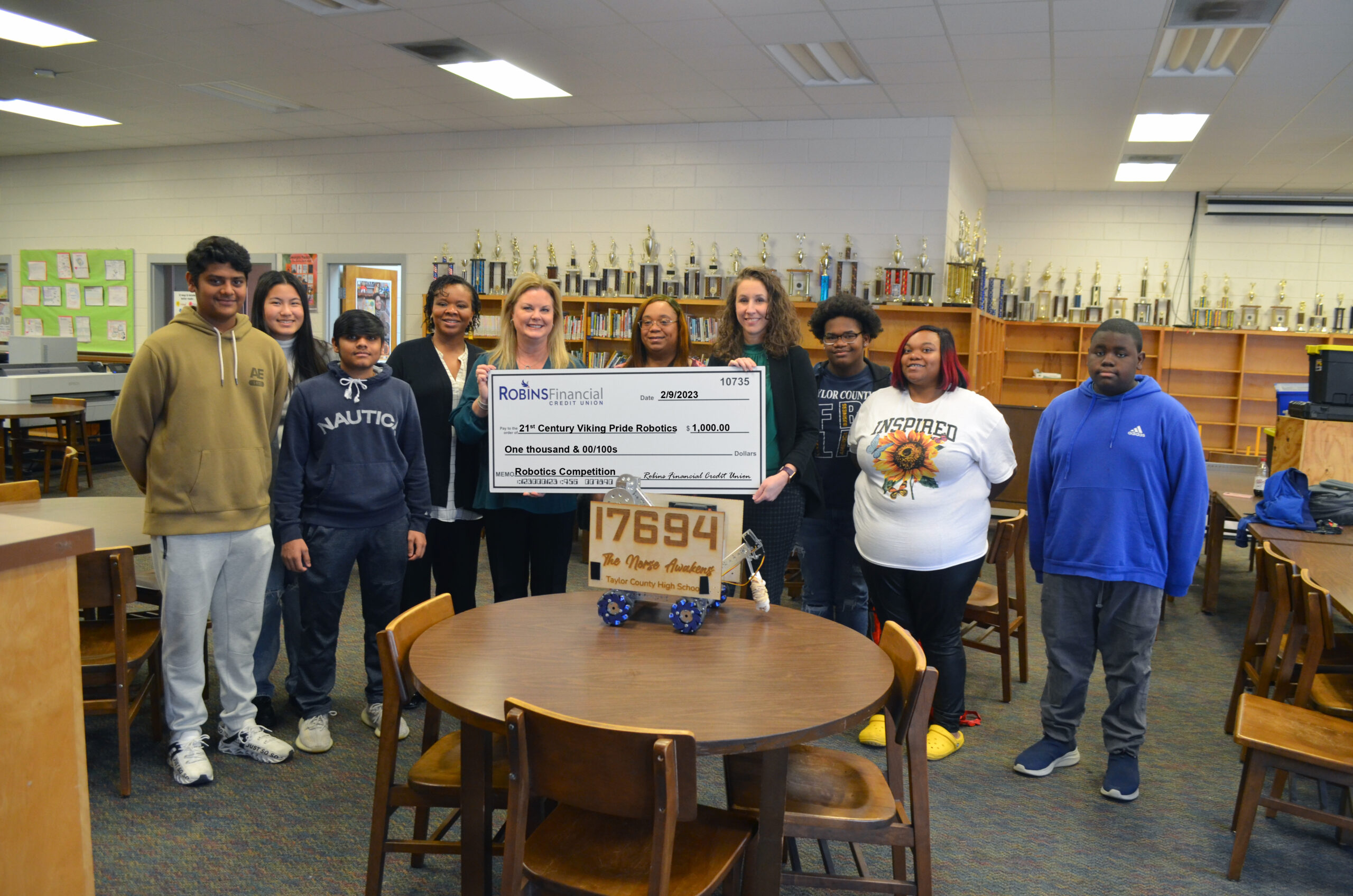 Robins Financial Credit Union Supports Local Robotics Team in their Journey to Competition