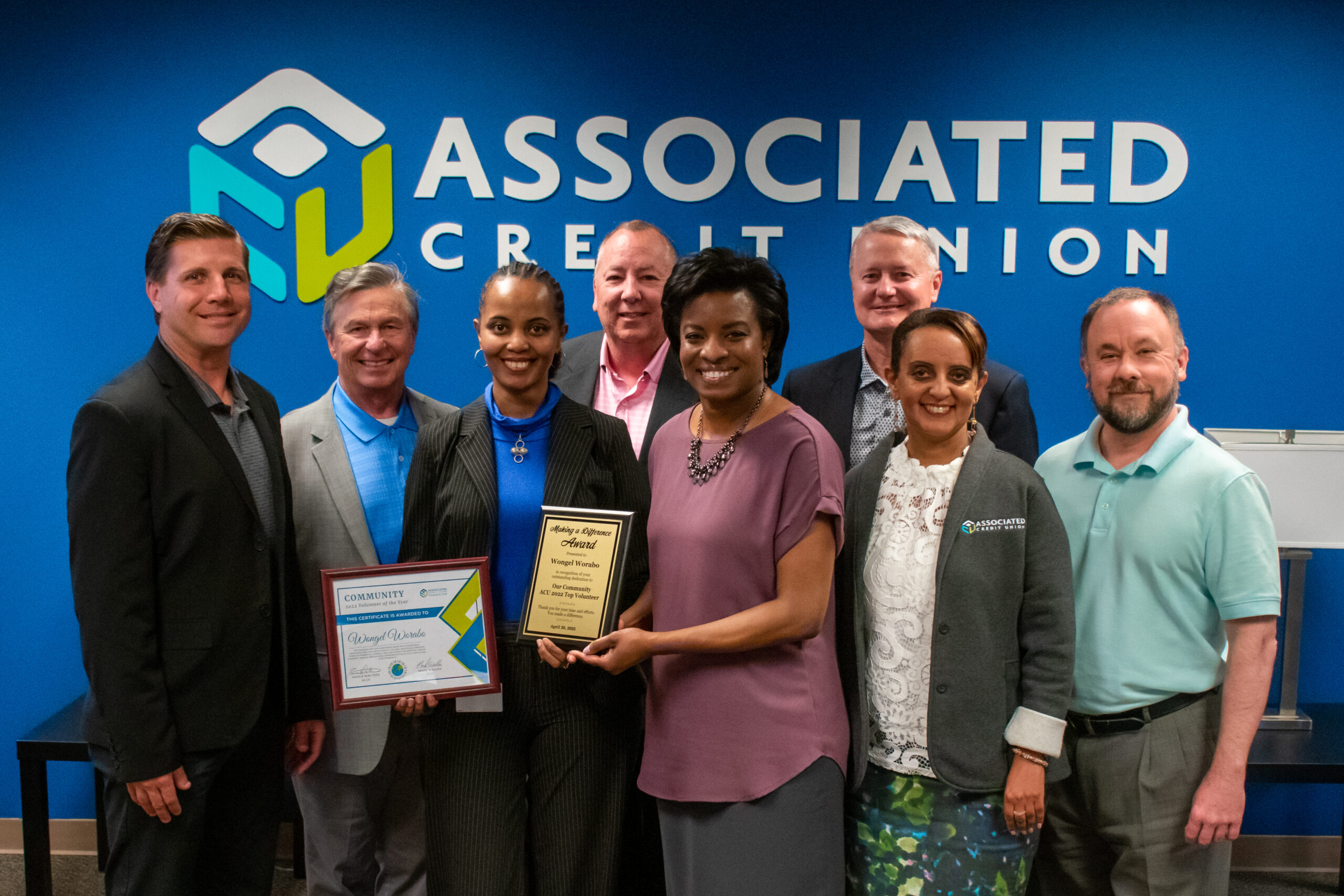 ASSOCIATED CREDIT UNION CELEBRATES NATIONAL VOLUNTEER MONTH BY RECOGNIZING EMPLOYEES